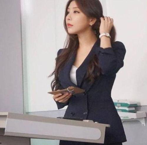 女明星老师,跨界风采与教育情怀的完美融合