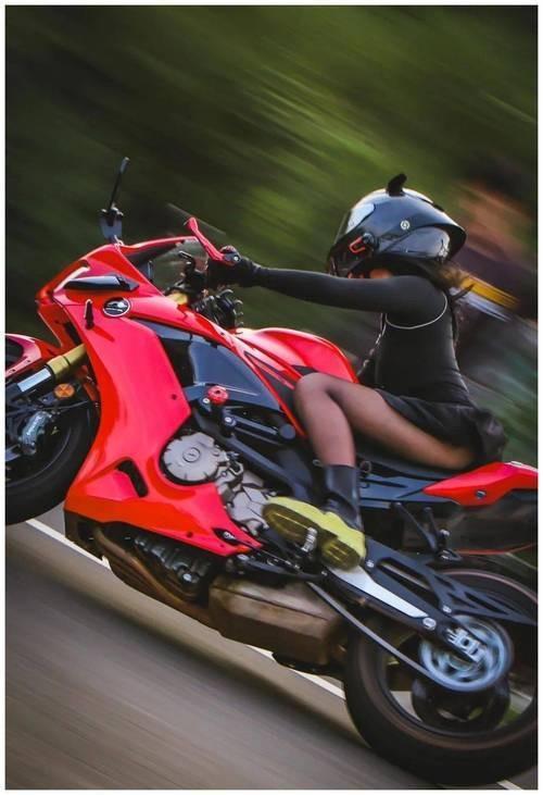 网红机车女为火警开道