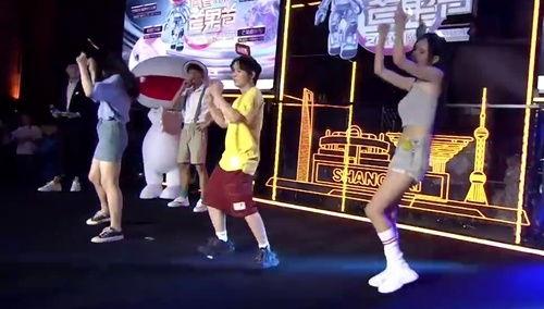 月舞变网红,揭秘网红月舞的蜕变之路