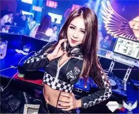 dj和女生互动吃瓜,甜蜜吃瓜现场曝光！