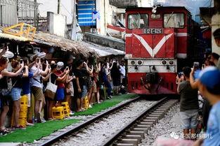 合肥网红打火车轨道,惊险瞬间引发网友热议